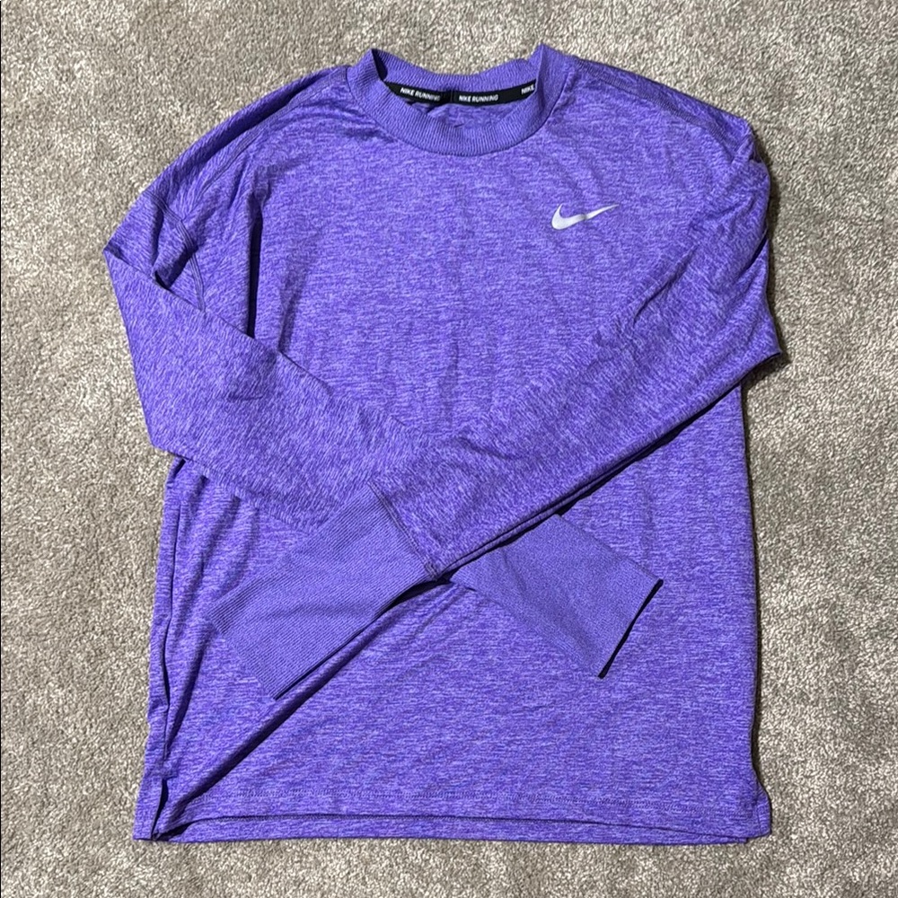 Nike women’s long-sleeved shirt